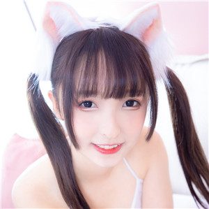 神楽坂真冬化身冬日白丝梦——软萌兔绒造型甜度超标！